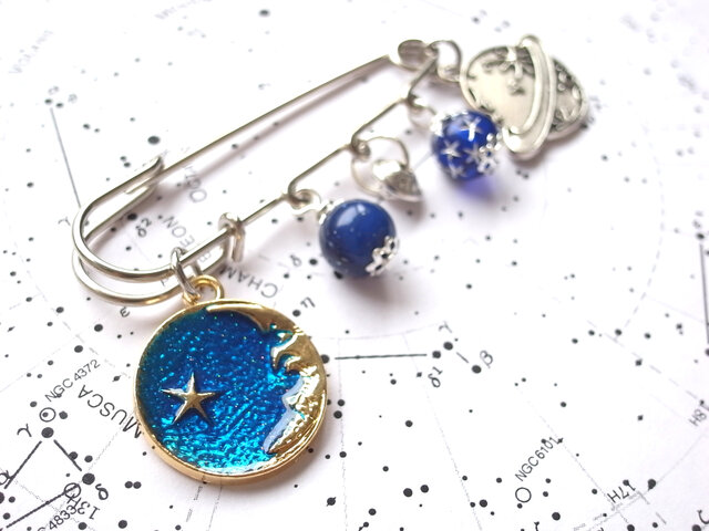 ブローチ 三日月と星チャーム シルバー 宇宙 星空 夜空 プラネタリウム