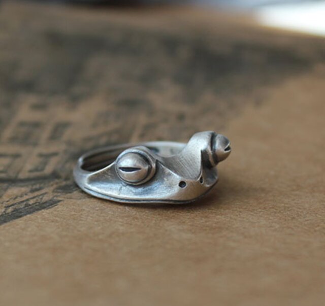 ＜受注制作＞カエルのリング　フリーサイズ　0094 受注制作＞カエルのリング フリーサイズ 0094 | iichi 日々の