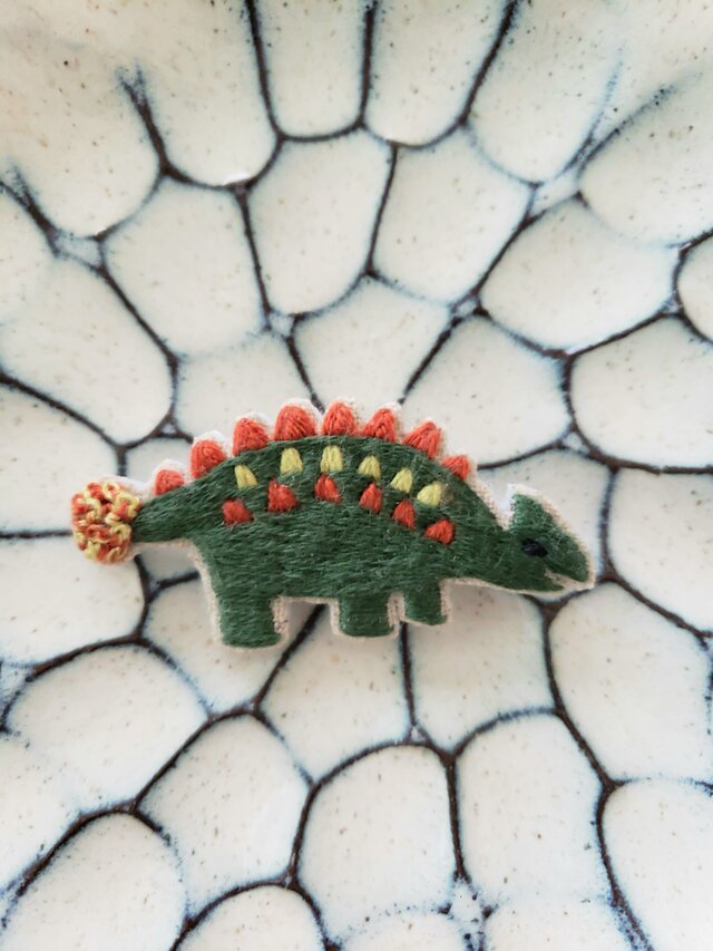 恐竜の刺繍ブローチ（アンキロサウルス）【受注製作】 | iichi 日々の