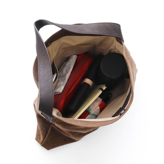 大人のカジュアルに A4すっきり帆布＆レザー ワンショルダーバッグ