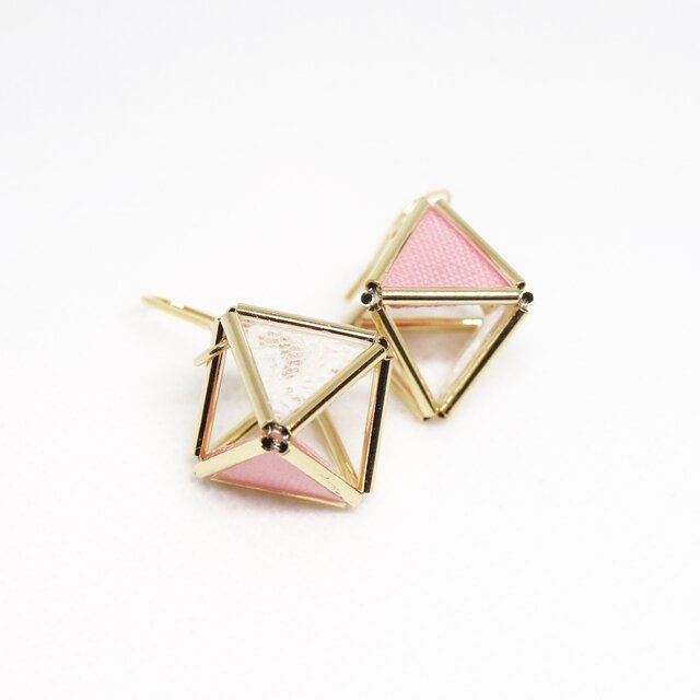 レースリネンピンクスクエアピアス