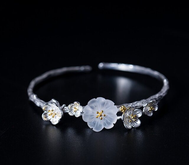 サンカヨウのバングル シルバー 水晶 朝露を吸って花びらが透明になる