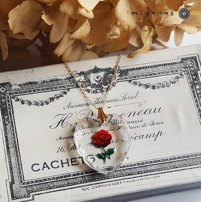 西ドイツヴィンテージ！薔薇ハートのロングネックレス　金アレ対応