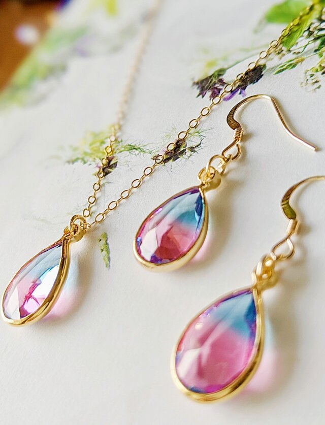 14kgf Cherry pink & Aqua blue crystal Drop ピアスorイヤリングの画像1枚目