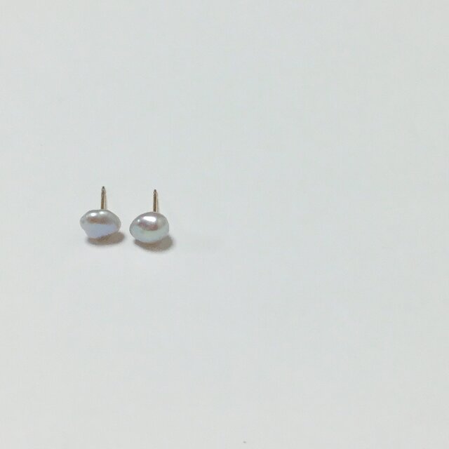 小さなケシパールのスタッド<g>の画像1枚目
