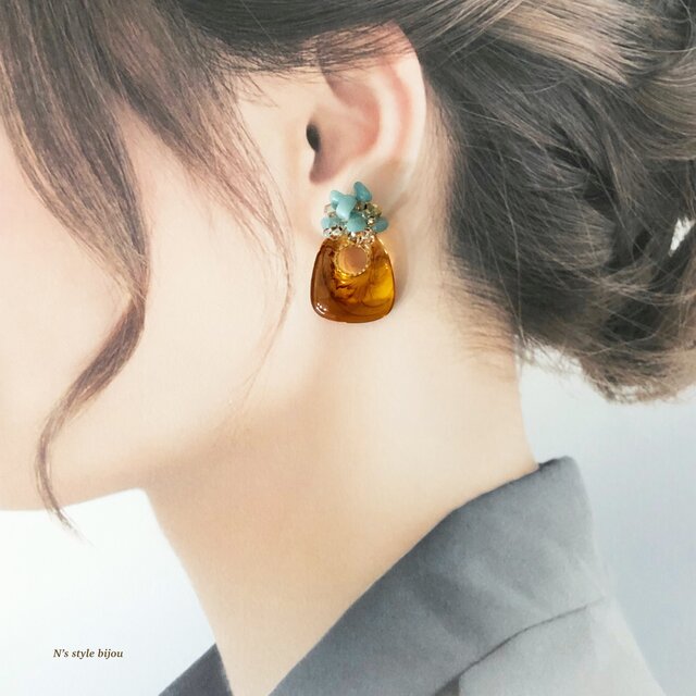 New// 植物図鑑 mokuren 木蓮 (ピアス)べっ甲ブルー ※イヤリング付け替え可の画像1枚目