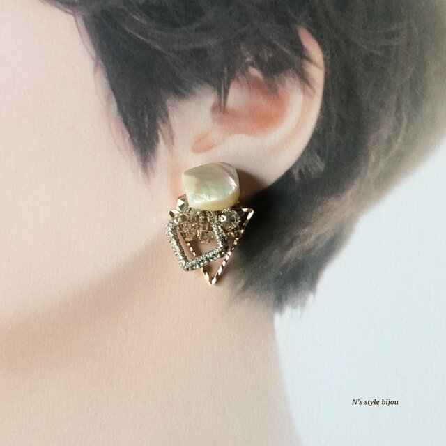 New// 植物図鑑 カラーの花 calla (ピアス) ※イヤリング付け替え可の画像1枚目