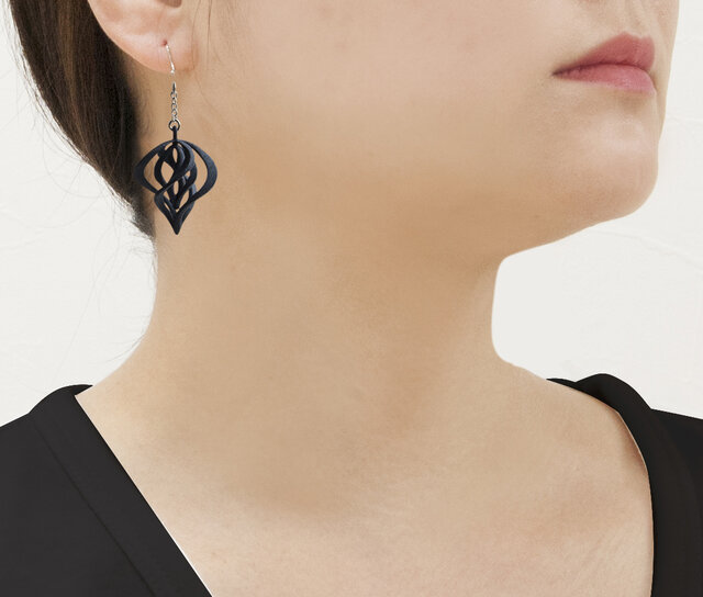 ゆらぎblack・ピアス（イヤリング）#3Dプリントアクセサリー