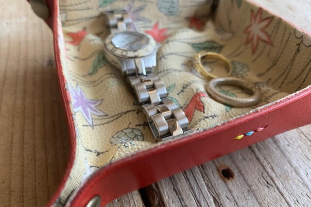 旅の必需品! 着物の古布と革で作ったアクセサリートレイ レッド トラベル革小物 ラッピング可の画像1枚目