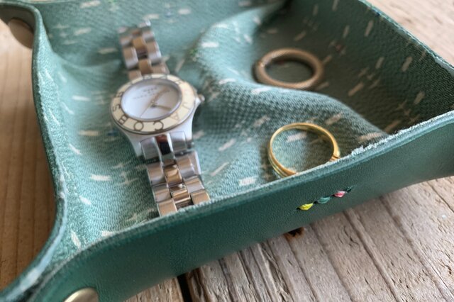 旅の必需品! 着物の古布と革で作ったアクセサリートレイ グリーン トラベル革小物 ラッピング可の画像1枚目