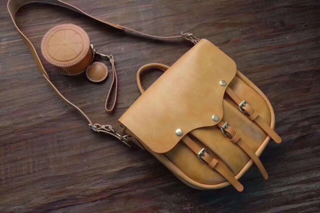 レザースタジオKAZU メッセンジャーバック 斜め掛け ハンドメイド B5 レザースタジオKAZU メッセンジャーバック 斜め掛け