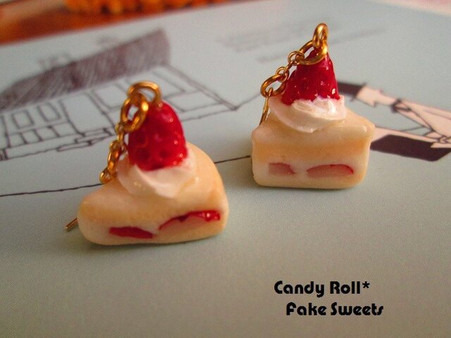 三角ショートケーキのピアス/イヤリングの画像1枚目