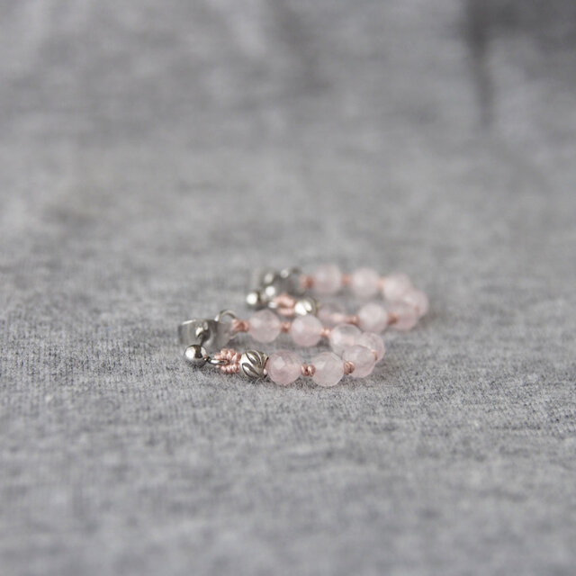 Pale-Pink Circle Pierce(ローズクォーツ)の画像1枚目