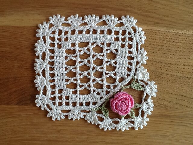 レース編み＊ミニばらのドイリー（ピンク） | iichi 日々の暮らしを
