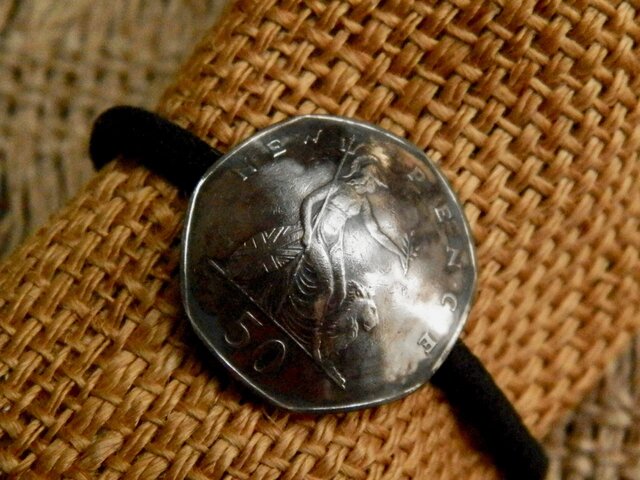 #H68 UK coin Hair Elasticの画像1枚目