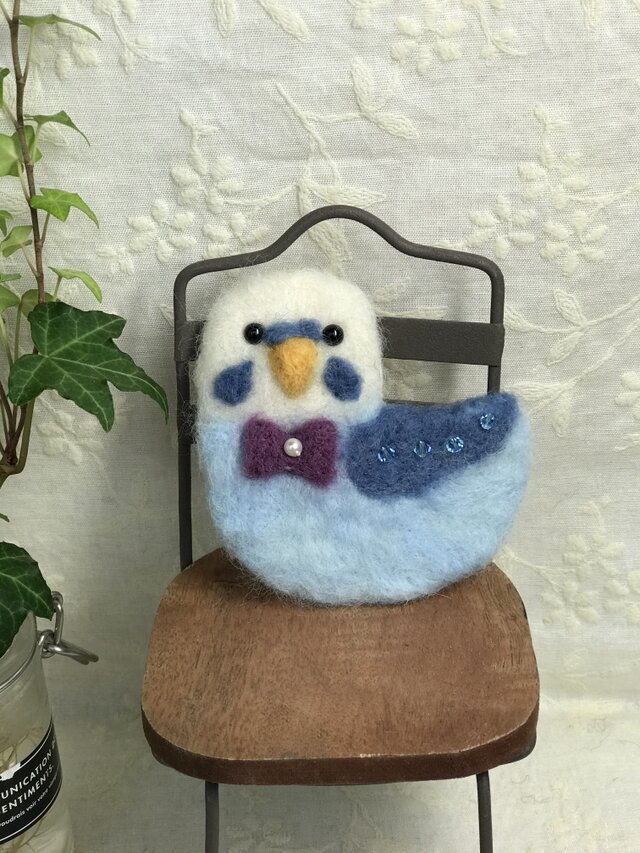 青いインコブローチの画像1枚目