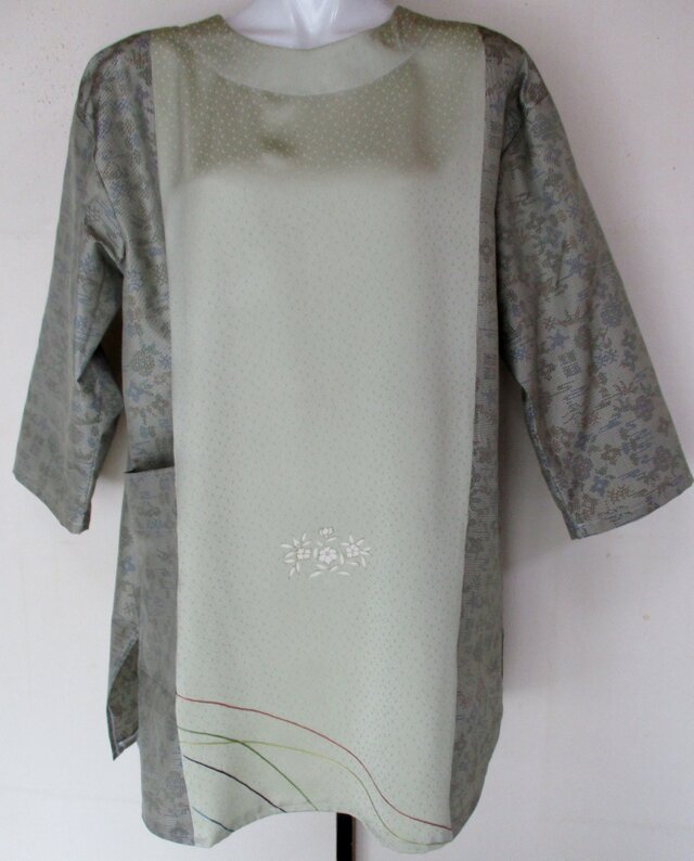 4751 花柄の着物と色大島紬で作ったプルーオーバー #送料無料の画像1枚目