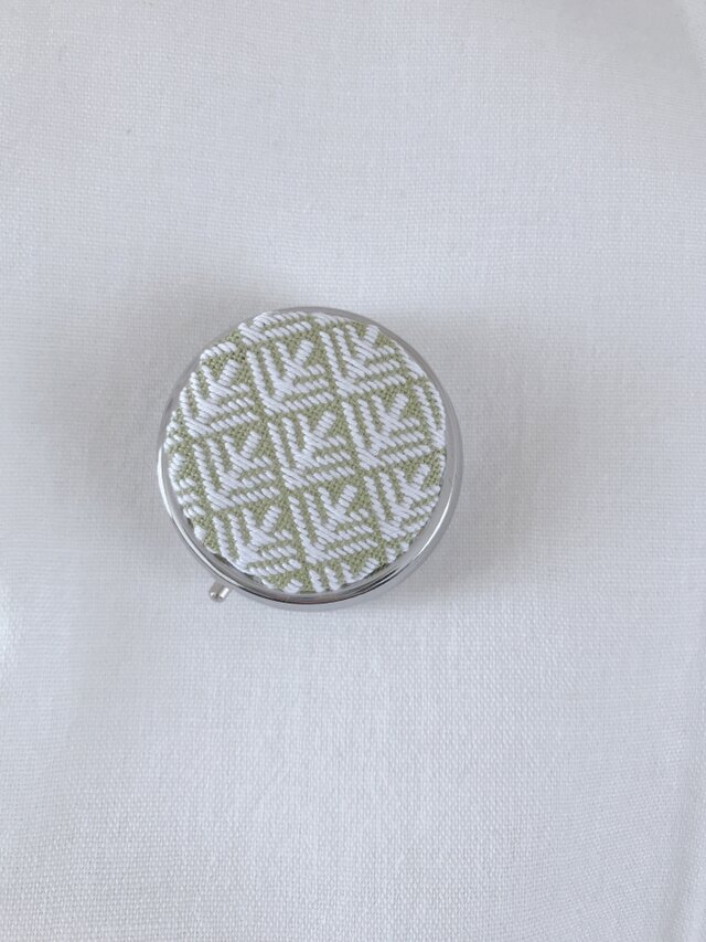 *再販* こぎん刺しのピルケース〈松笠×仕切りなし〉の画像1枚目