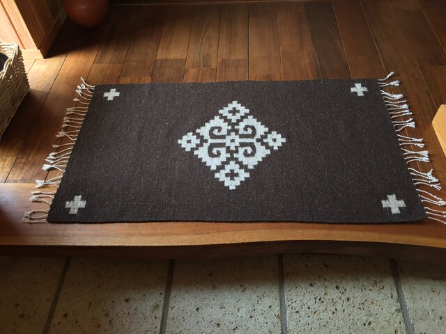 ラグ （手織り) | iichi 日々の暮らしを心地よくするハンドメイドや