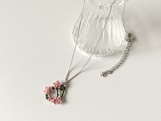 季節の花を身につけて〈山桜のネックレス〉*タティングレース*の画像1枚目