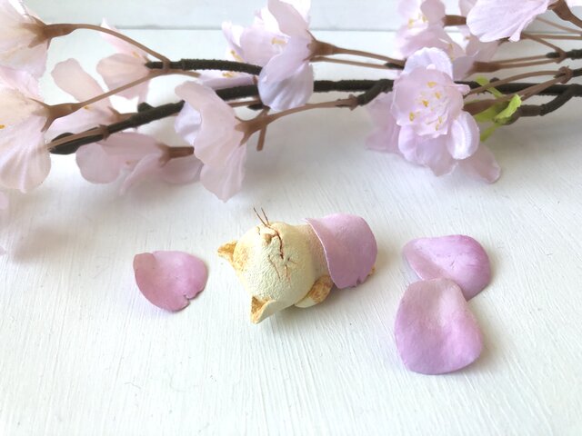 春のお昼寝猫さん クリーム茶トラの画像1枚目