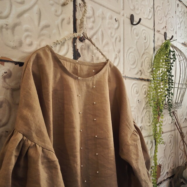 ふんわりフレンチリネンのパフスリーブトップス