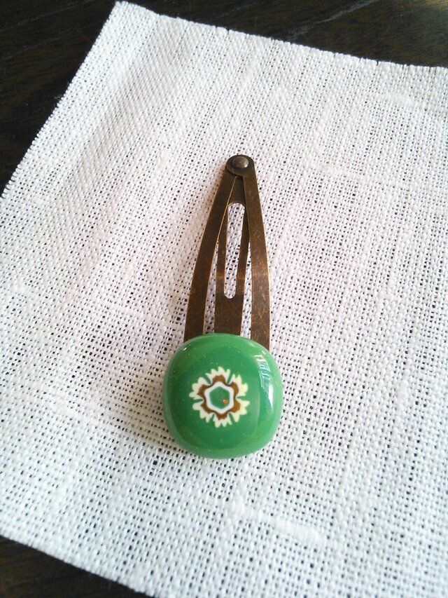 ガラスのパッチンピン（グリーン）