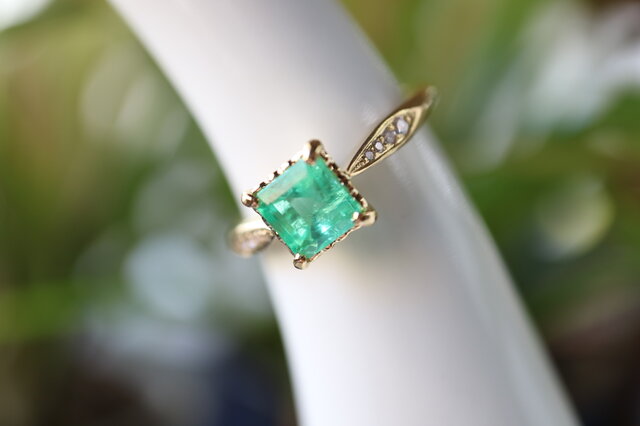 エメラルド指輪 | iichi 日々の暮らしを心地よくするハンドメイドや