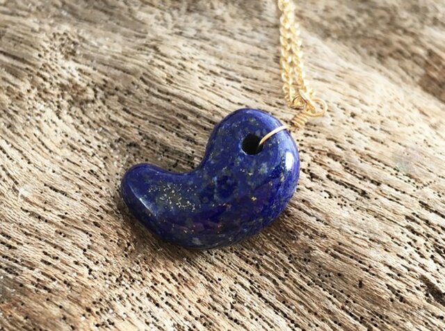 再販：天然ラピスラズリ 勾玉◇星空のペンダント◇K14GF Pendant