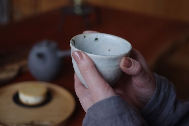 湯呑み 粉引 谷井直人 | iichi 日々の暮らしを心地よくする