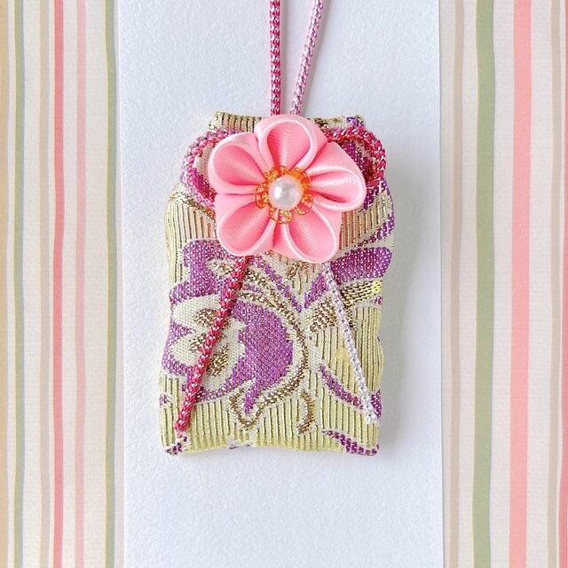 恋花〈サイズオーダー可〉｜手作りのお守り袋（手縫い・つまみ細工／元