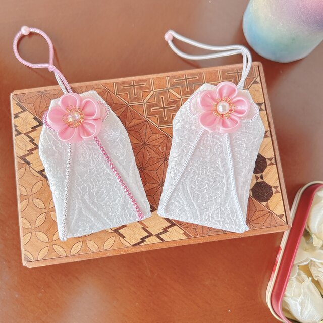 特集掲載】桜のお守り袋（手縫い・つまみ細工／元巫女が仕立てる