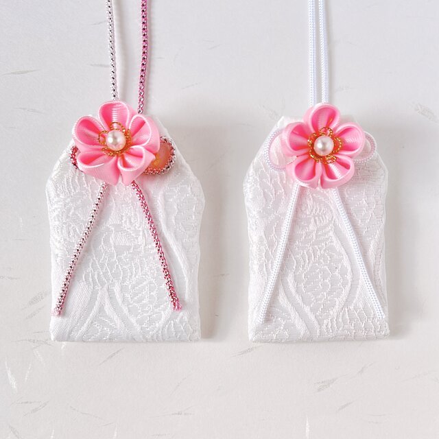 特集掲載】桜のお守り袋（手縫い・つまみ細工／元巫女が仕立てる