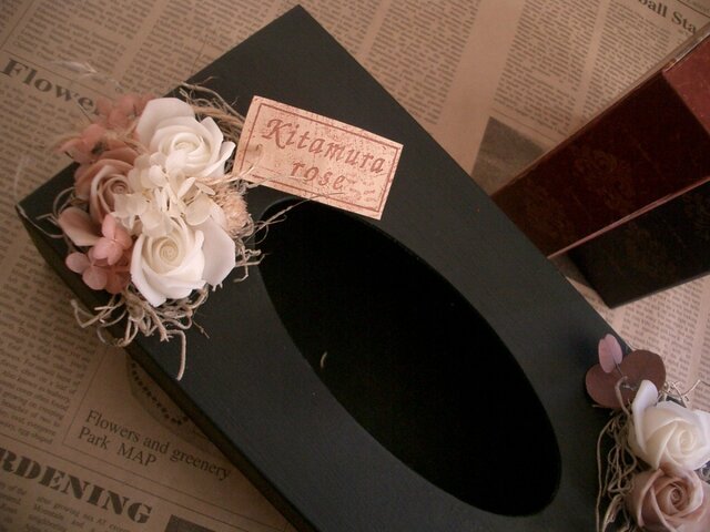ティッシュbox ブラック(樹脂clayrose)の画像1枚目