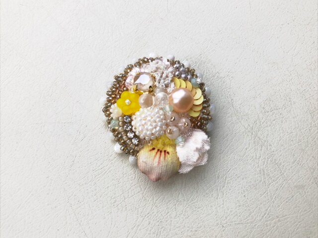 花と石 no.5 ブローチの画像1枚目
