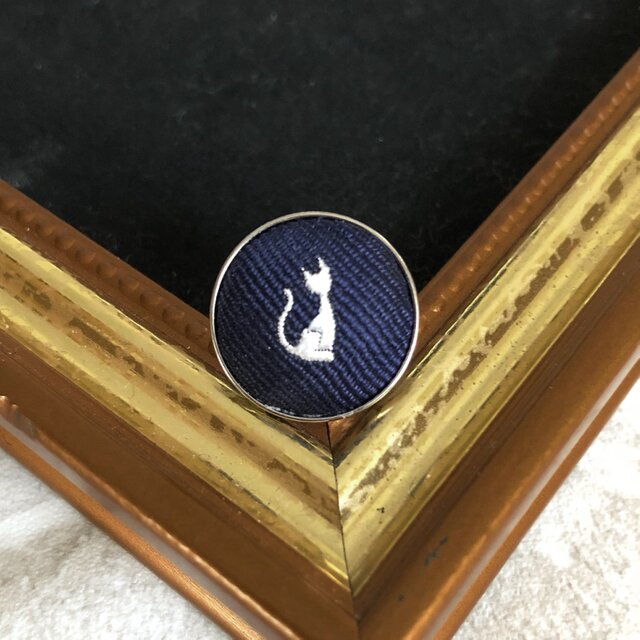 上質なシルク100%生地使用!【ねこ刺繍タックピン】の画像1枚目