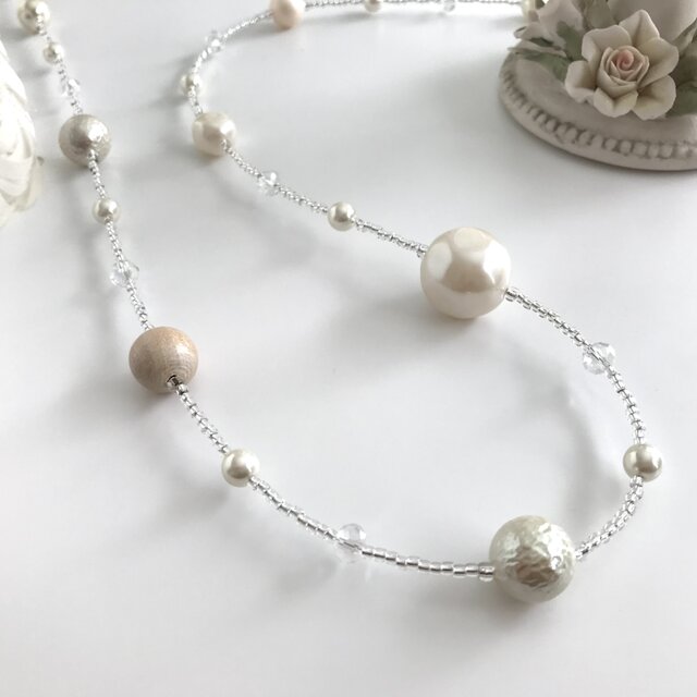 シェルの花大ぶりネックレス　ホワイトパールバロックパール　ボリュームアクセサリー シェルの花大ぶりネックレス ホワイトパールバロックパール ボリューム