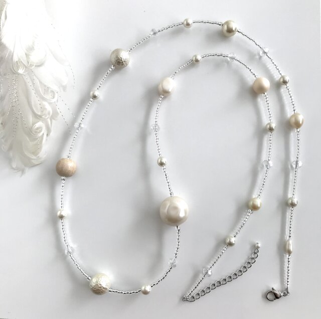 シェルの花大ぶりネックレス　ホワイトパールバロックパール　ボリュームアクセサリー バロックパール 大ぶり ロングネックレス ホワイト 白
