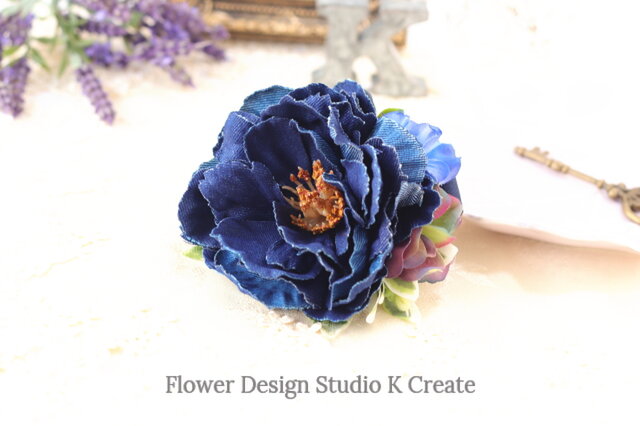 ナチュラルなインディゴデニムのピオニーコサージュ ヘアクリップ可 ナチュラル お洒落女子 紫陽花 青 ブルー Iichi ハンドメイド クラフト作品 手仕事品の通販