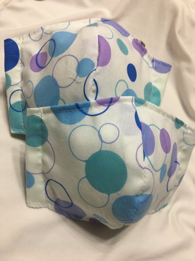 送料込み 2枚セット ぴったりとフィットする立体的なマスク 青い丸の模様の画像1枚目