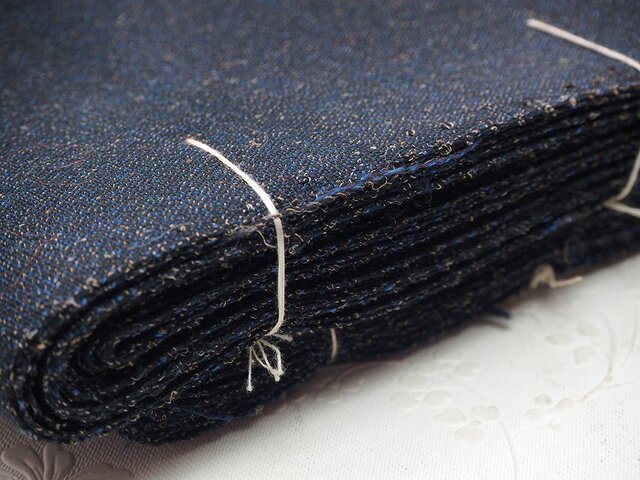 新品未使用　反物　ウール着尺　落ち着いた紺色と茶色　1213 八王子織物業の技術で織り上げた着物 紋ウール地（毛90％ナイロン