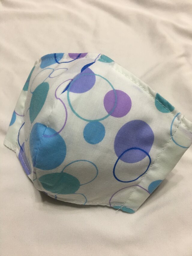 送料込み ぴったりとフィットする立体的なマスク 青い丸模様の画像1枚目