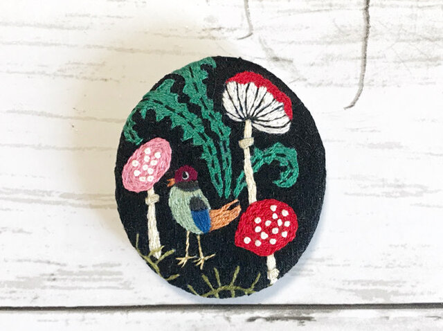 手刺繍装画ブローチ*竹久夢二「夢二図案集」よりの画像1枚目