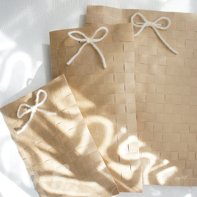 ギフトラッピング クラフト紙を編み込んだ手作りの包装袋 おぶら Iichi ハンドメイド クラフト作品 手仕事品の通販