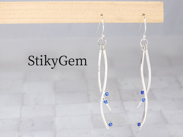 E-StikyGem - 石と線状ピアス<ブルースピネル>の画像1枚目