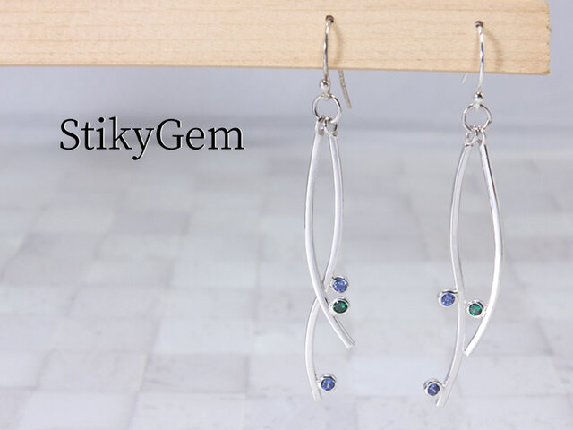 E-StikyGem - 石と線状ピアス<CZ>の画像1枚目