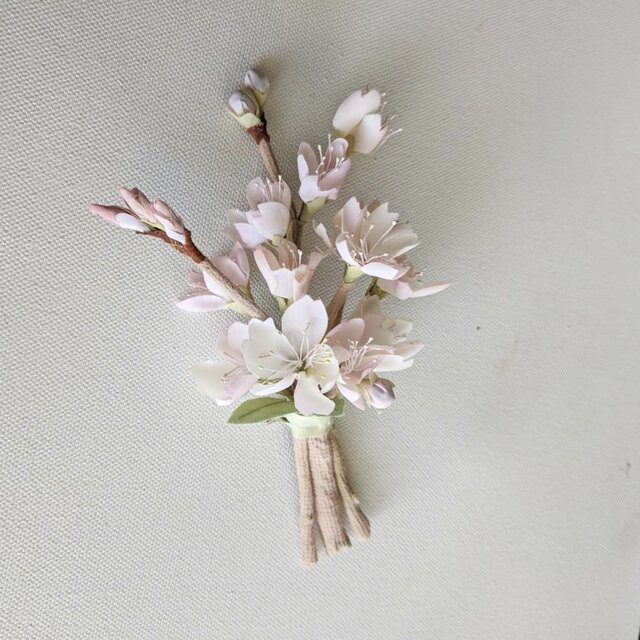ソメイヨシノ(桜)の布花コサージュの画像1枚目