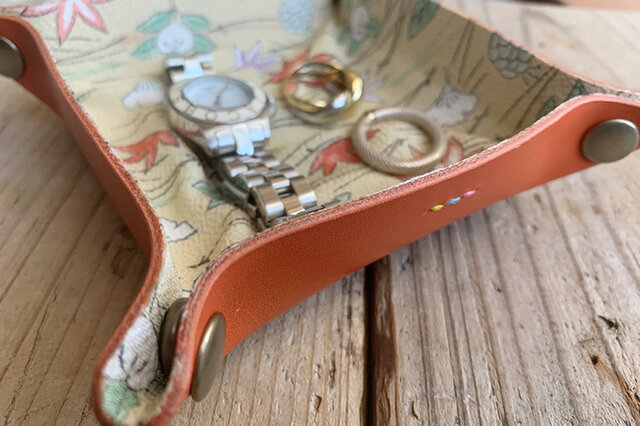 旅の必需品! 着物の古布と革で作ったアクセサリートレイ サーモンオレンジ トラベル革小物 ラッピング可の画像1枚目