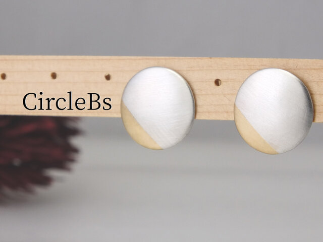 E-CircleBs 円盤のピアス真鍮プラス<鏡面/ツヤ消し 選択可>の画像1枚目
