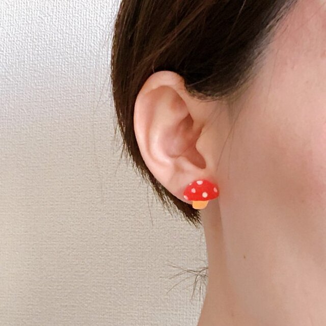 363 ランプワーク 【きのこ】 ピアス イヤリング - アクセサリー(女性用)